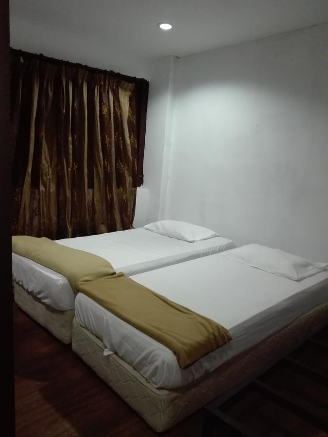 Tonight Hotel Hostel George Town Bagian luar foto