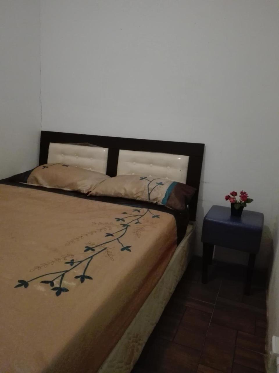 Tonight Hotel Hostel George Town Bagian luar foto