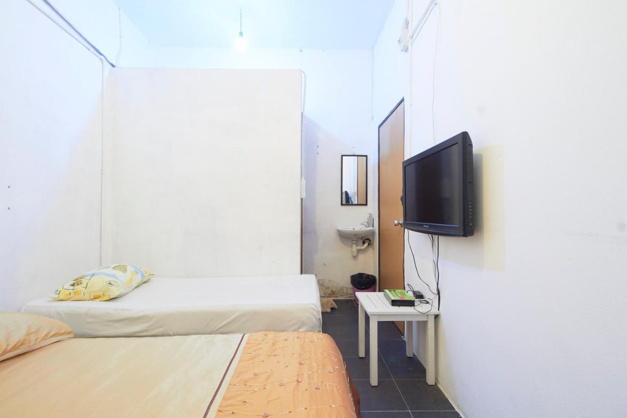 Tonight Hotel Hostel George Town Bagian luar foto