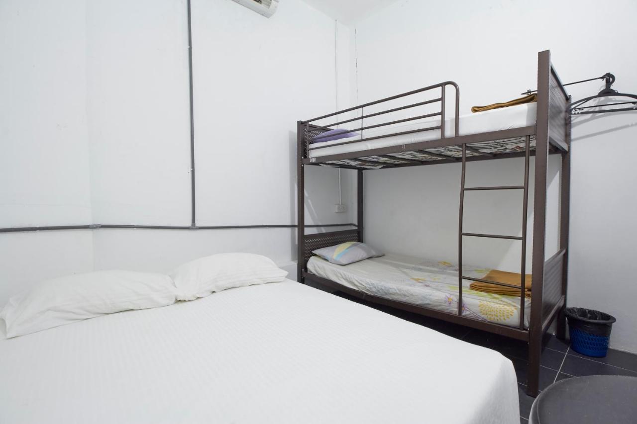 Tonight Hotel Hostel George Town Bagian luar foto